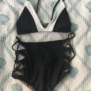 ACACIA Pupukea top and queens bottoms